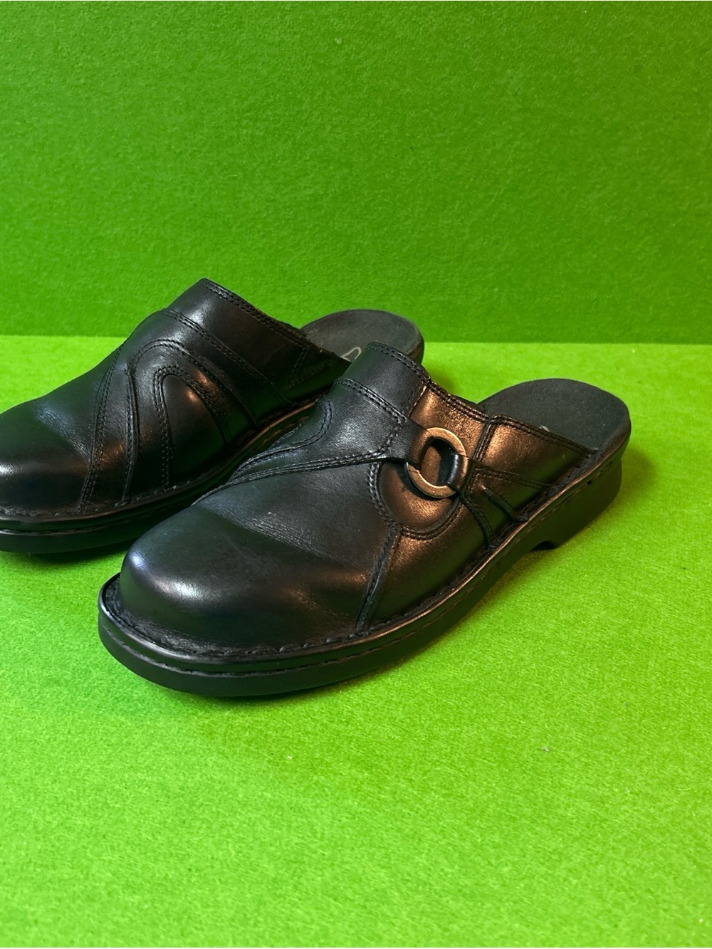 Clarks Black Leather Comfort Mule Clogs Slip On Shoes Women’s 9 US O-Buckle